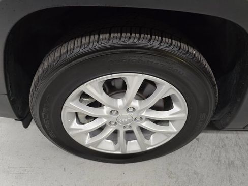 Used 2022 Jeep Cherokee Latitude Lux FWD image 9
