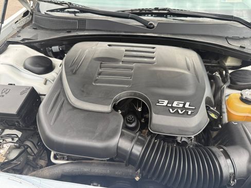 Used 2016 Chrysler 300 C RWD image 30