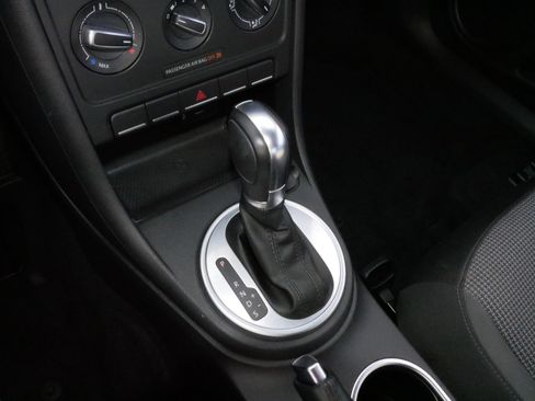 Used 2017 Volkswagen Beetle 1.8T S image 24