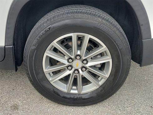 Used 2023 Chevrolet Traverse LT image 5