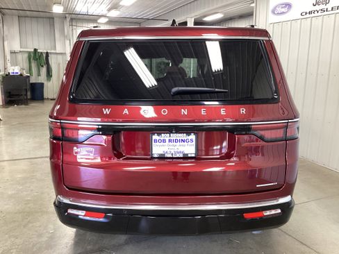 Used 2024 Jeep Wagoneer Series III w/ Premium Group I AWD/4WD image 3