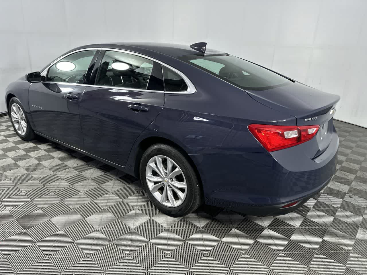 Used 2025 Chevrolet Malibu LT FWD image 6