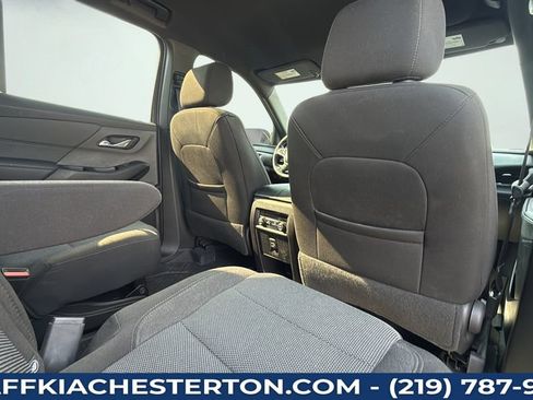 Used 2023 Chevrolet Traverse LT FWD image 34