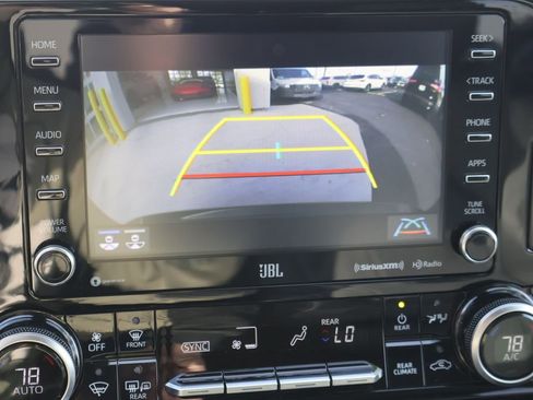 Used 2021 Toyota Highlander Limited image 29