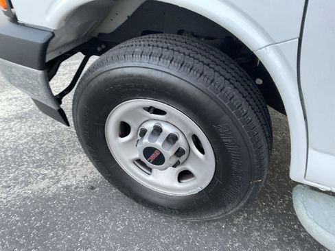 Used 2024 GMC Savana 2500 w/ Driver Convenience Package image 9