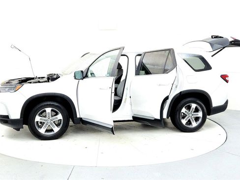 Used 2025 Honda Pilot EX-L image 10
