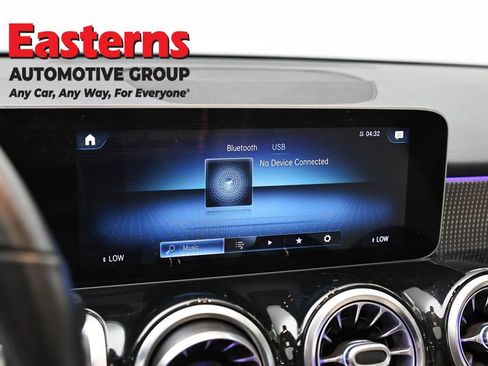 Used 2021 Mercedes-Benz GLB 250 4MATIC image 22