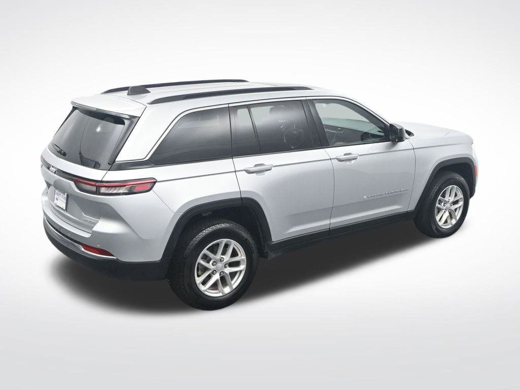 Used 2025 Jeep Grand Cherokee Laredo X AWD/4WD image 34
