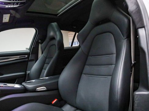 Certified 2022 Porsche Panamera GTS image 5