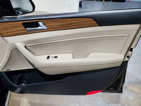 Used 2015 Hyundai Sonata Limited w/ Option Group 06 image 17