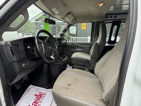 Used 2018 Chevrolet Express 2500 w/ Enhanced Convenience Package RWD image 15