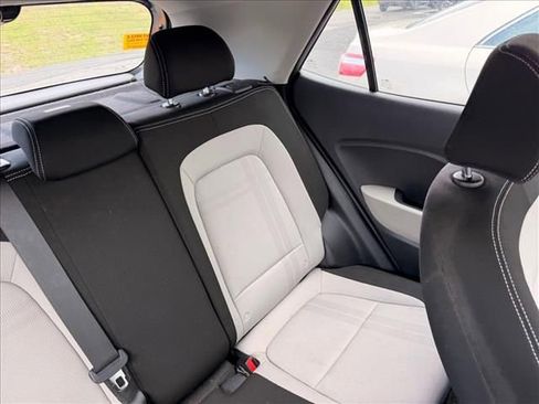 Used 2025 Hyundai Venue SEL FWD image 23