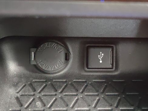 Used 2021 Toyota RAV4 XLE FWD image 22