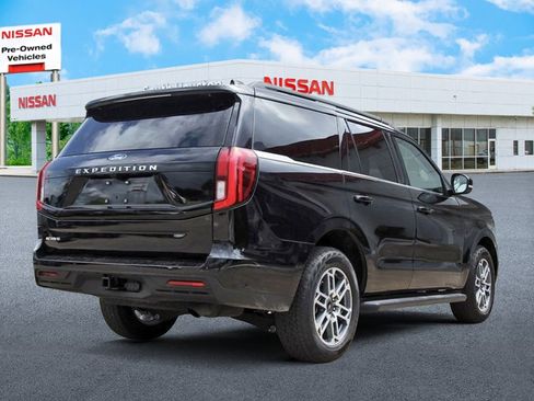 Used 2025 Ford Expedition Active AWD/4WD image 4