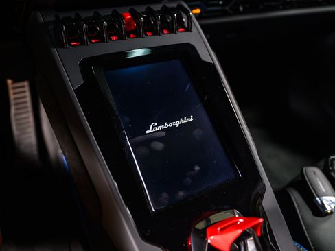 Used 2023 Lamborghini Huracan EVO image 48