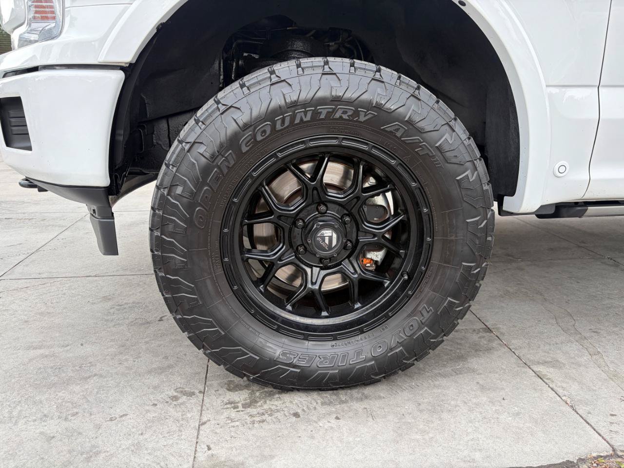Used 2019 Ford F150 Lariat w/ Equipment Group 502A Luxury AWD/4WD image 31