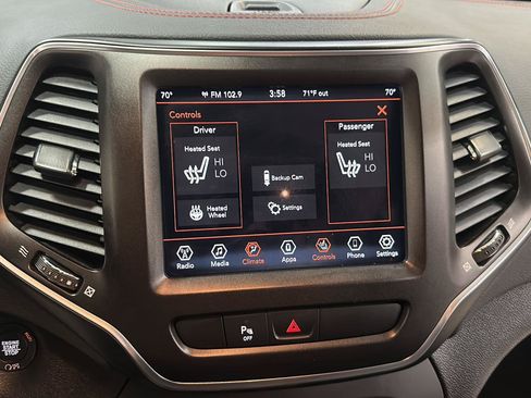 Used 2019 Jeep Cherokee Trailhawk w/ Cold Weather Group AWD/4WD image 23