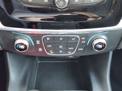 Used 2020 Chevrolet Traverse LS image 16