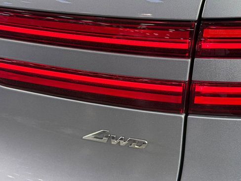 Used 2025 Genesis GV70 2.5T AWD/4WD image 14