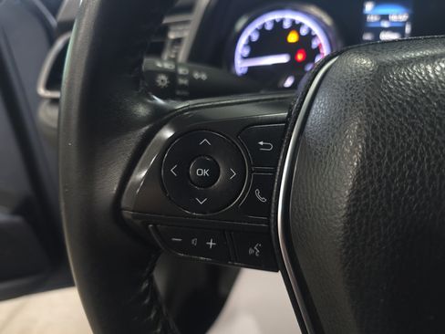 Used 2020 Toyota Camry SE FWD image 15