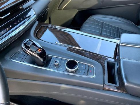 Used 2022 Cadillac Escalade ESV Sport Platinum w/ LPO, ONYX Package image 17