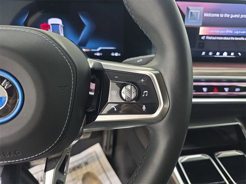 Used 2023 BMW i7 xDrive60 w/ Parking Assistance Package image 18