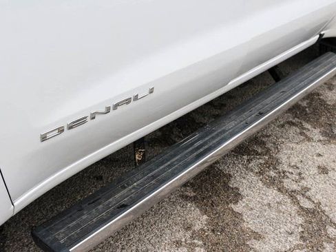 Used 2023 GMC Sierra 1500 Denali Ultimate AWD/4WD image 9