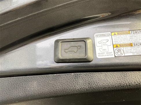 Used 2018 Toyota RAV4 XLE image 10