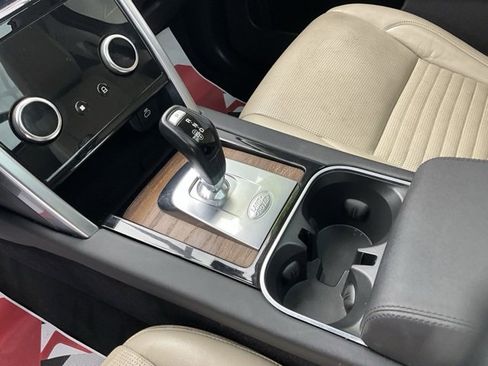 Used 2021 Land Rover Discovery Sport SE image 17