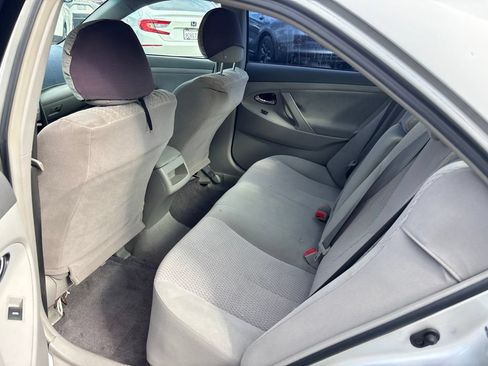 Used 2011 Toyota Camry LE FWD image 12