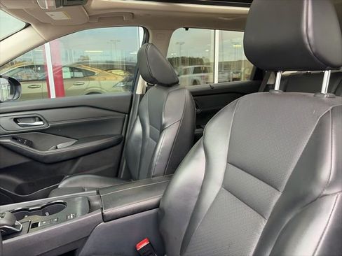 Used 2024 Nissan Rogue SV w/ SV Premium Package image 10