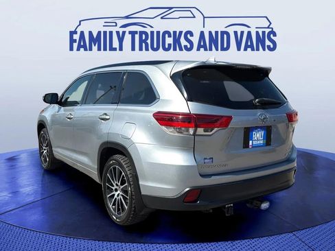 Used 2017 Toyota Highlander SE w/ Carpet Mat Package AWD/4WD image 3