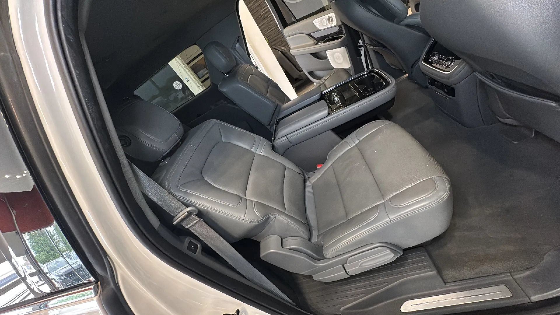 Used 2020 Lincoln Navigator L Reserve w/ Luxury Package AWD/4WD image 36