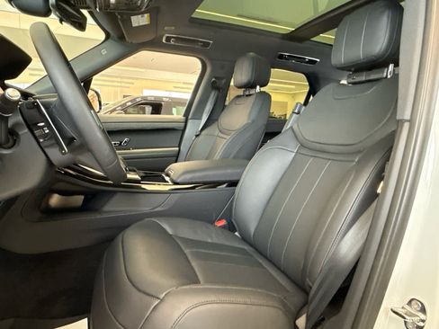 New 2025 Land Rover Range Rover Sport SE image 11