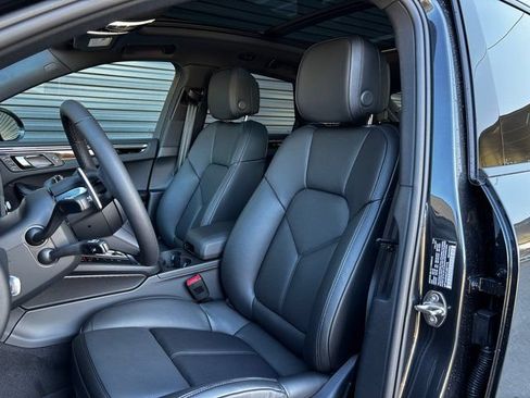 Certified 2026 Porsche Macan AWD/4WD image 5