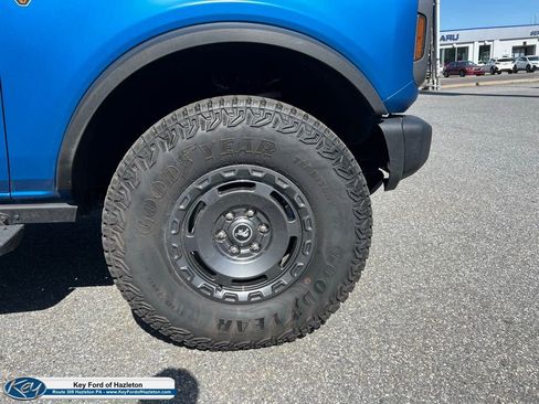 Certified 2025 Ford Bronco Badlands w/ Sasquatch Package AWD/4WD image 14