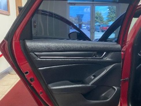 Used 2021 Honda Accord Sport image 9