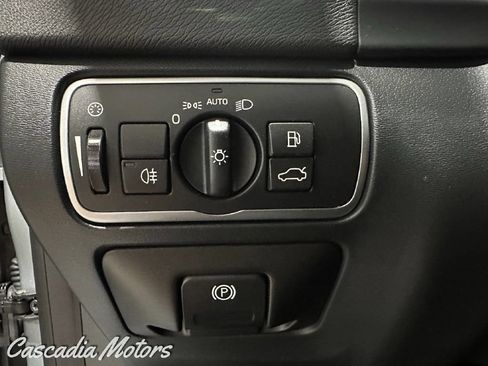Used 2018 Volvo V60 T5 Dynamic w/ Vision Package AWD/4WD image 39