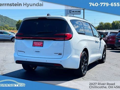Used 2023 Chrysler Pacifica Limited w/ S Appearance Package image 34