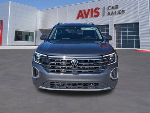 Used 2025 Volkswagen Atlas SE image 2