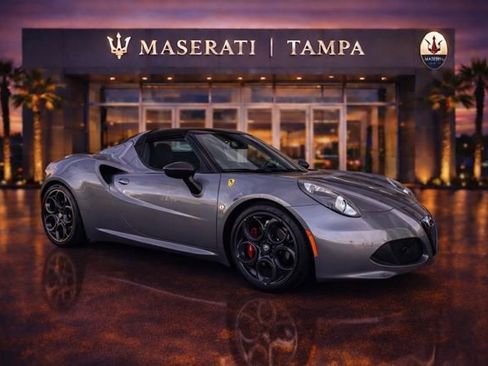 Used 2020 Alfa Romeo 4C Spider image 1