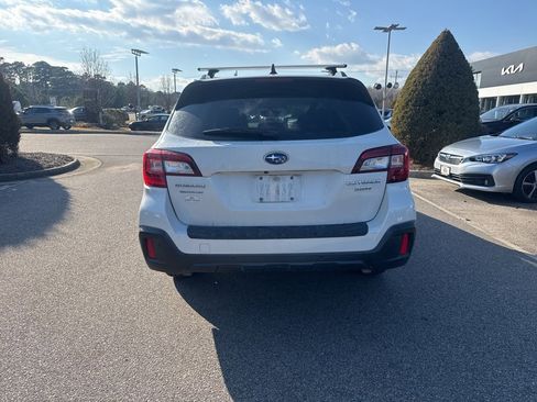 Used 2018 Subaru Outback 3.6R Touring w/ Popular Package #3 image 4