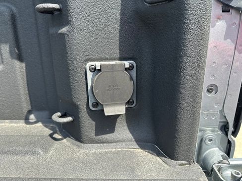 Used 2025 GMC Sierra 2500 SLE w/ SLE Value Package; AWD/4WD image 21