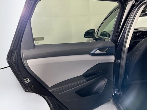 Used 2024 Volkswagen Taos SE image 24