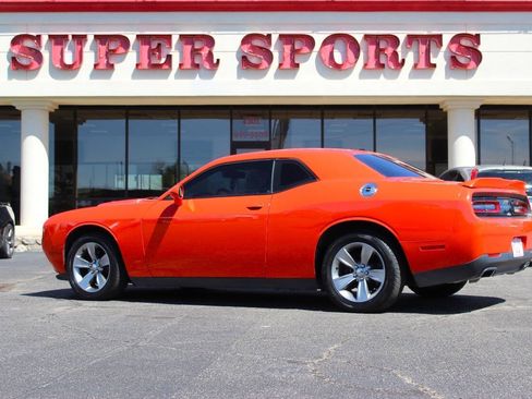 Used 2019 Dodge Challenger SXT RWD image 5