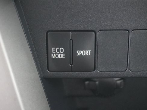 Used 2018 Toyota RAV4 XLE FWD image 20