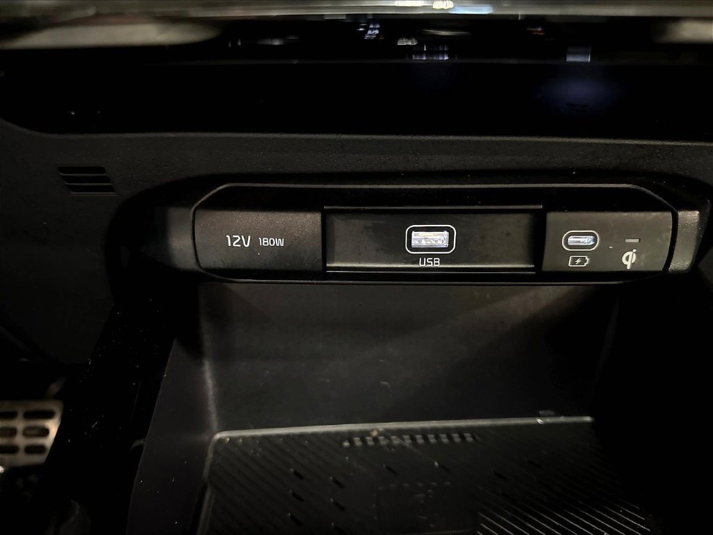 Certified 2023 Kia Niro EX Touring FWD image 21
