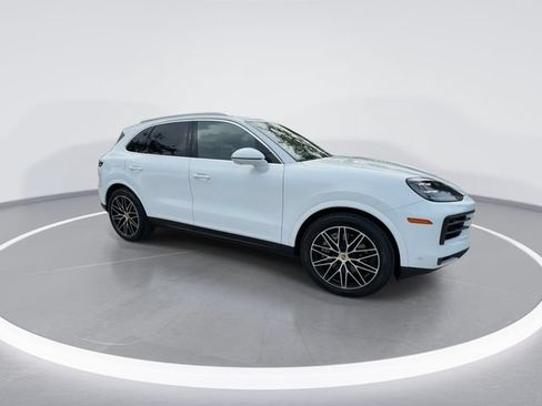 Used 2024 Porsche Cayenne AWD/4WD image 9