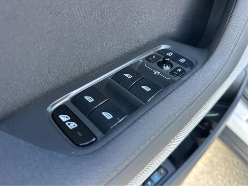 Used 2021 Polestar Polestar 2 image 32