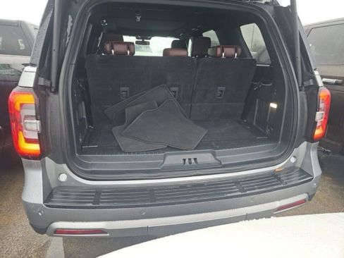 Used 2024 Ford Expedition Limited image 18